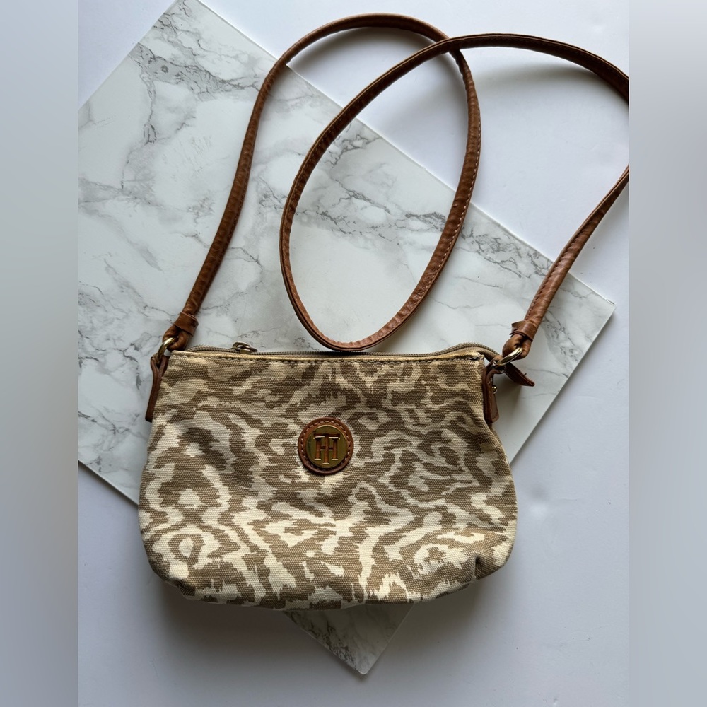 Tommy Hilfiger crossbody bag. Animal print .